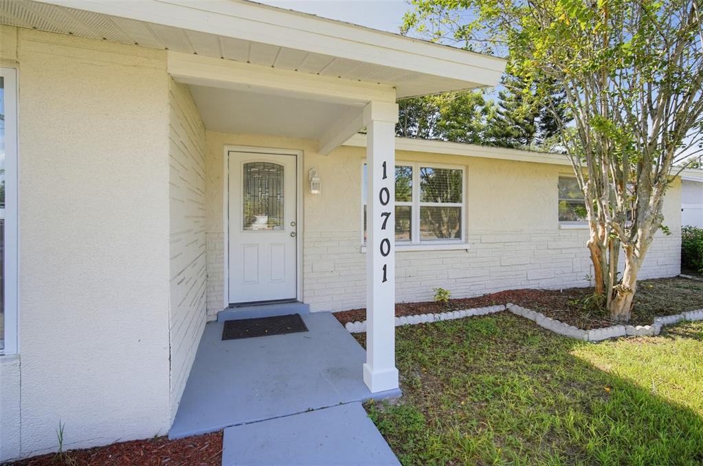 10701 OLEANDER DRIVE, PORT RICHEY, FL — photo 4 of 30