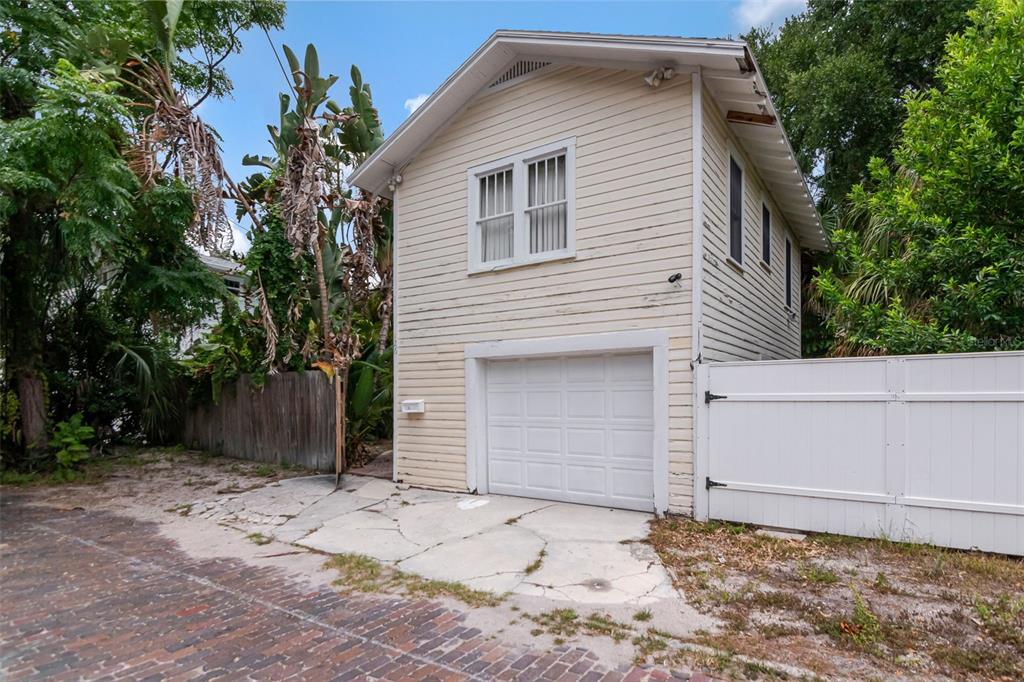 126 8TH AVENUE NE UNIT 1/2