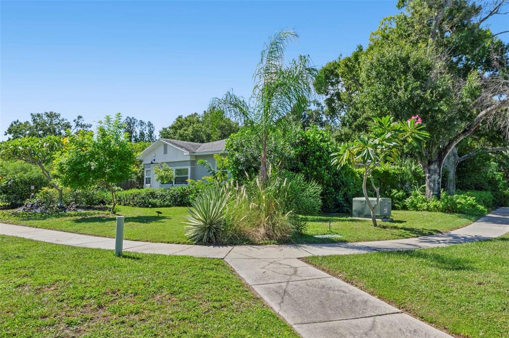 924 32ND STREET N, ST PETERSBURG, FL — photo 2 of 45