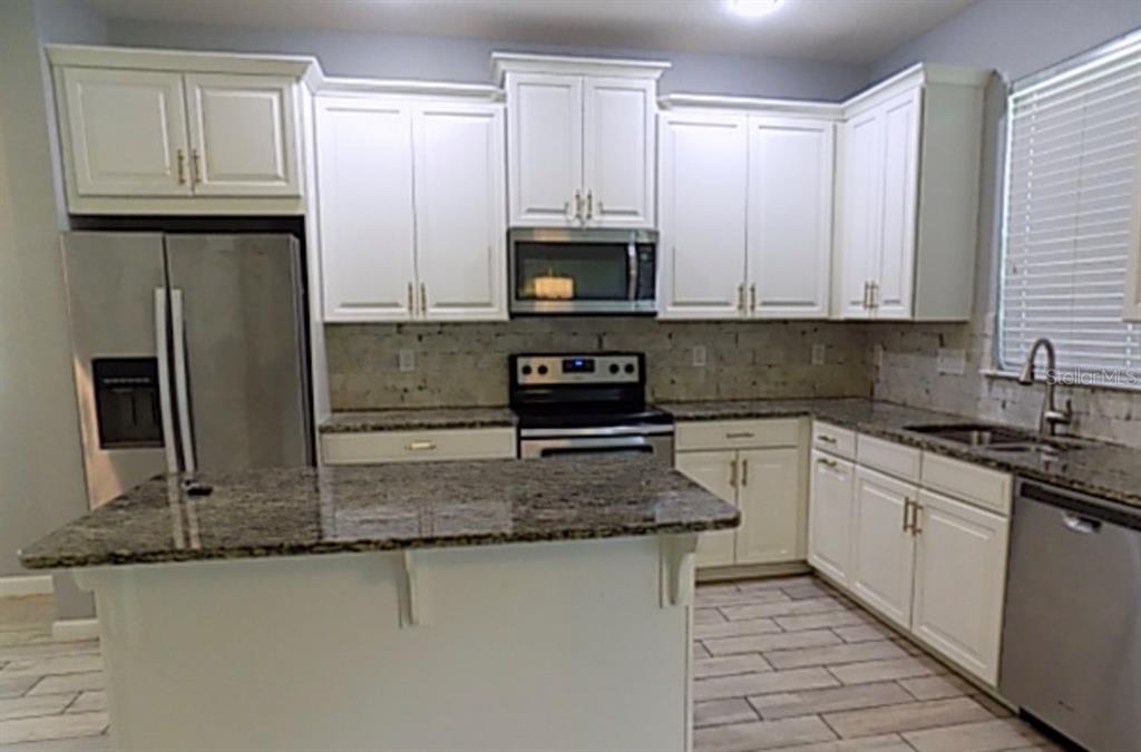 11705 MEADOWGATE PLACE, BRADENTON, FL — photo 3 of 30