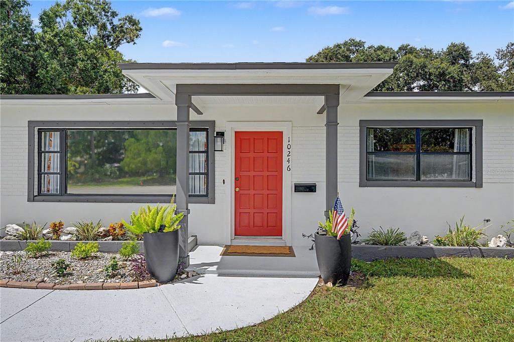 10246 N VALLE DRIVE, TAMPA, FL — photo 2 of 30