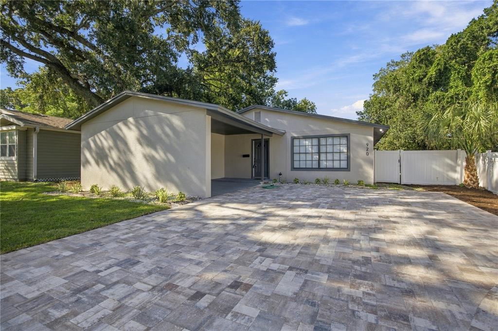 920 W CANDLEWOOD AVENUE, TAMPA, FL — photo 2 of 30