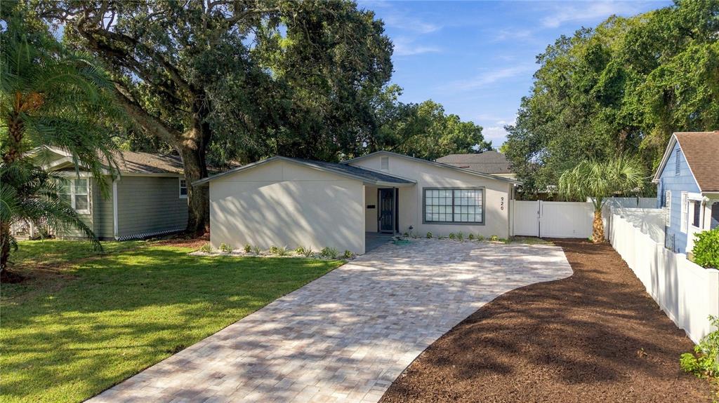 920 W CANDLEWOOD AVENUE, TAMPA, FL — photo 4 of 30