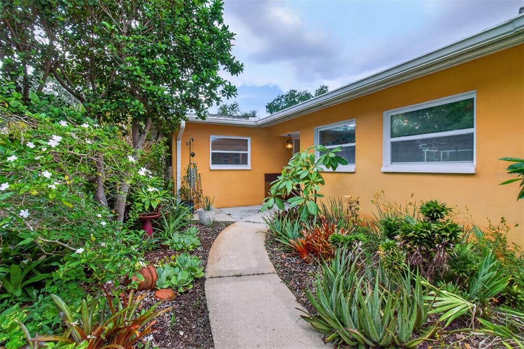 11420 OVAL DRIVE W, LARGO, FL — photo 5 of 30