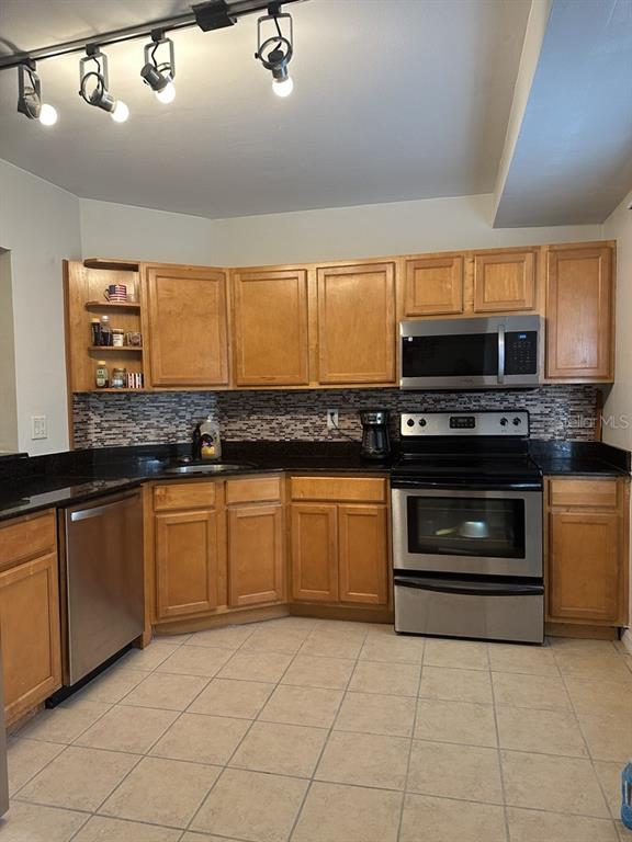 10325 CARROLLWOOD LANE UNIT 77, TAMPA, FL — photo 3 of 17