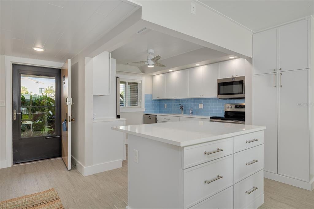 865 S GULFVIEW BOULEVARD UNIT 109, CLEARWATER BEACH, FL — photo 4 of 26