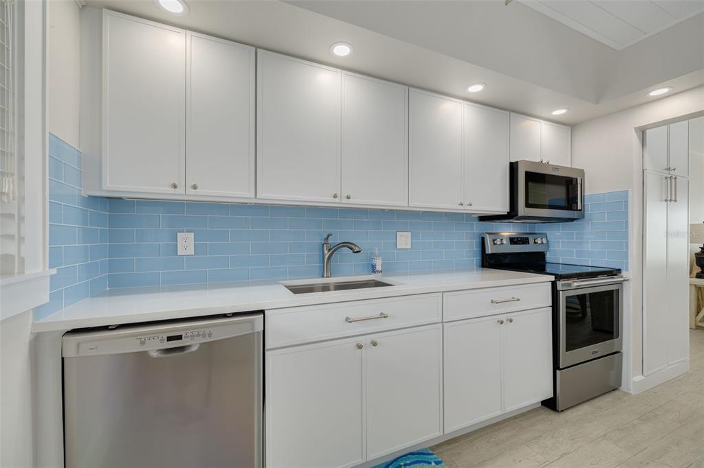 865 S GULFVIEW BOULEVARD UNIT 109, CLEARWATER BEACH, FL — photo 5 of 26