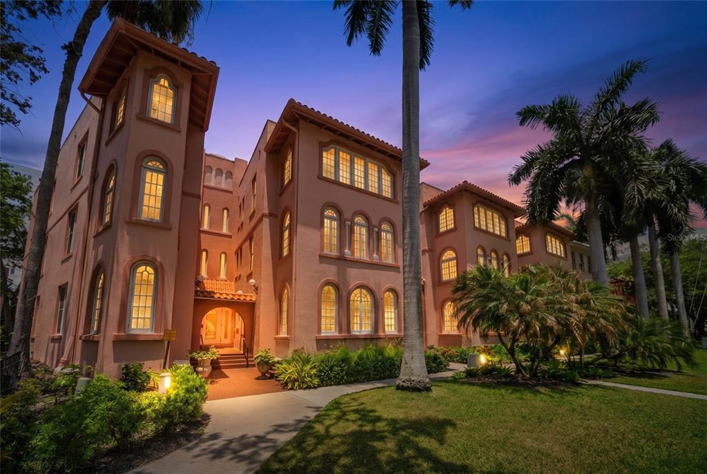 1221 N PALM AVENUE UNIT 202