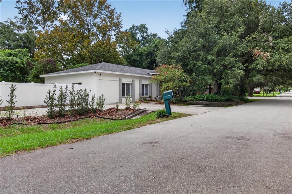 5114 CHILKOOT STREET, TAMPA, FL — photo 4 of 30