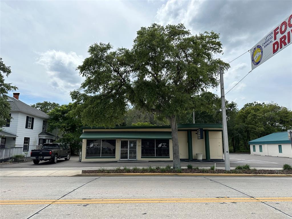 228 S WOODLAND BOULEVARD
