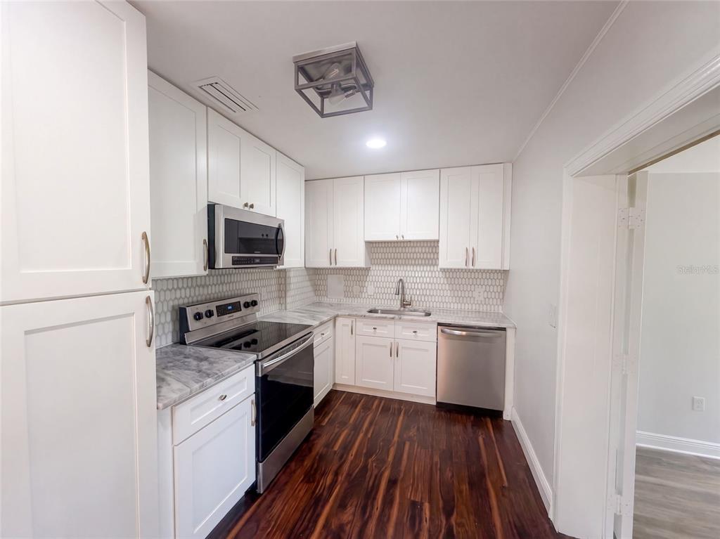 10806 W ELBOW DRIVE, TAMPA, FL — photo 2 of 20