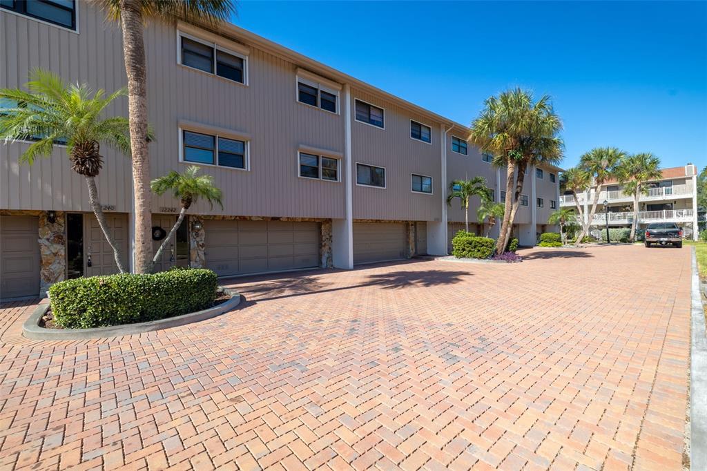 12242 2ND STREET E, TREASURE ISLAND, FL — photo 3 of 51