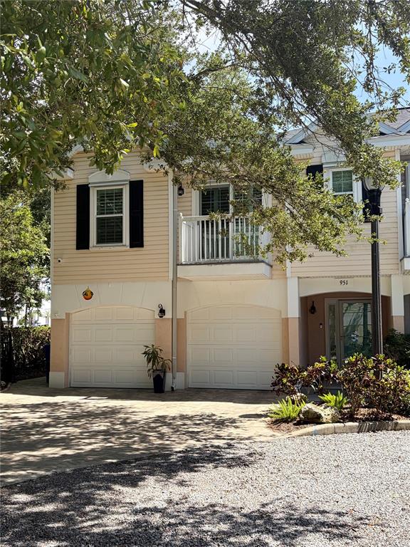951 WELLINGTON COURT