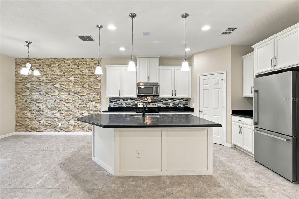 12061 SAWGRASS RESERVE BOULEVARD, ORLANDO, FL — photo 4 of 40