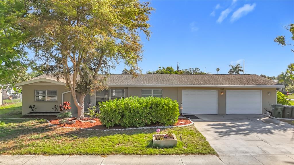 1521 BANYAN DR.