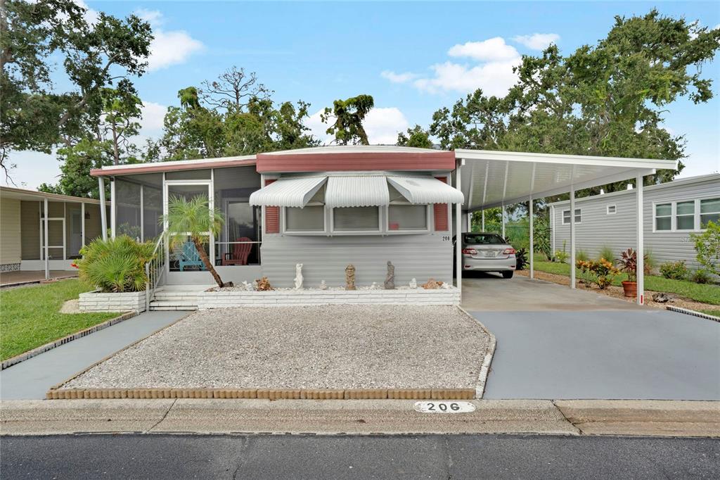 206 OAKWOOD BOULEVARD W