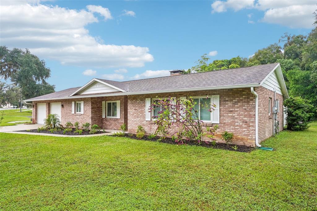 101 W LEMON STREET, LADY LAKE, FL — photo 2 of 30