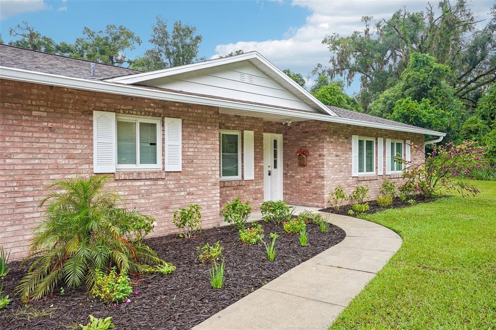 101 W LEMON STREET, LADY LAKE, FL — photo 4 of 30