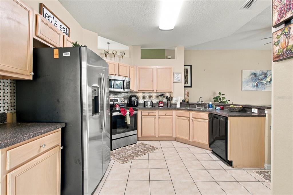 313 PLUMOSO LOOP, DAVENPORT, FL — photo 4 of 46