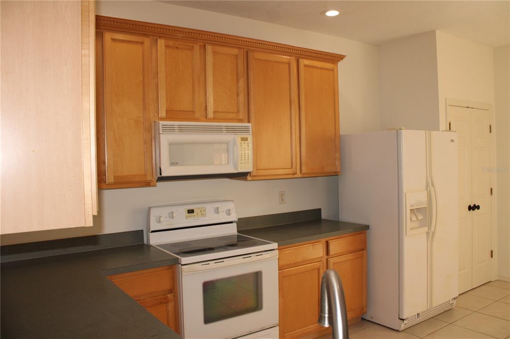 3429 PARKRIDGE CIRCLE UNIT 19-103, SARASOTA, FL — photo 4 of 30