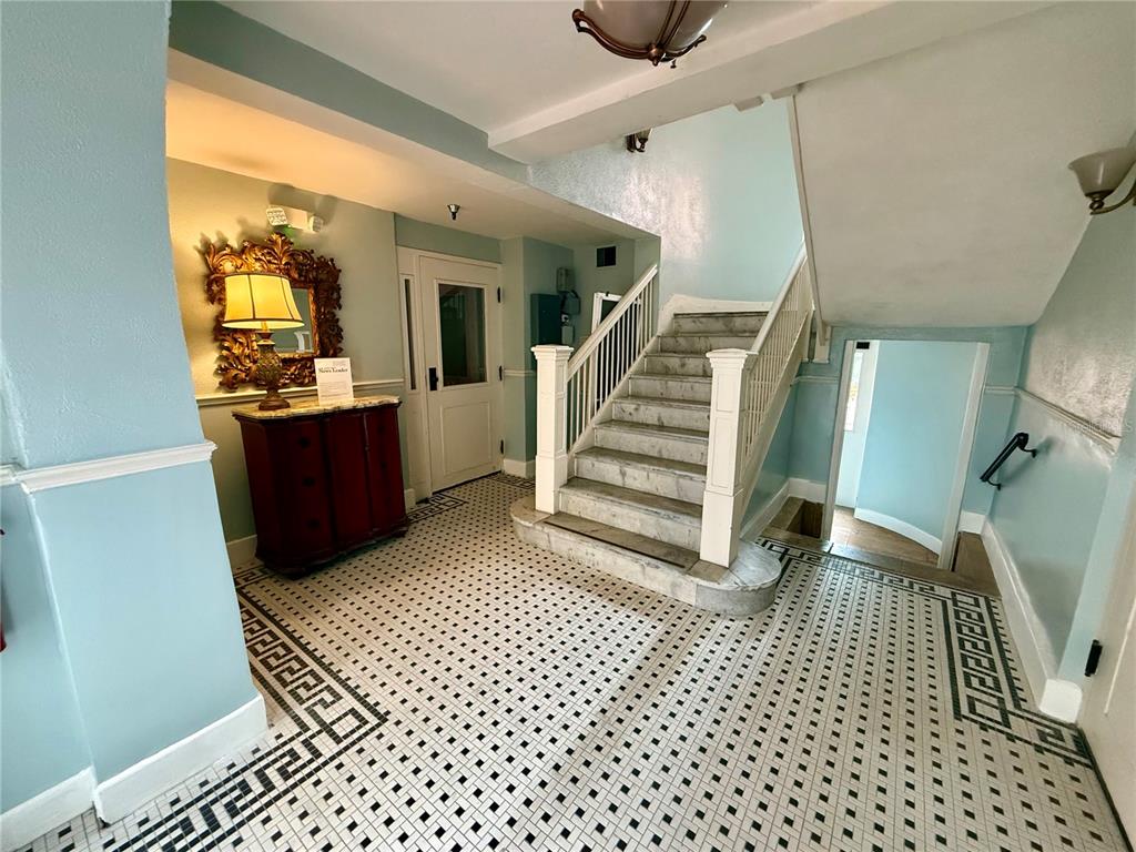 1221 N PALM AVENUE UNIT 204, SARASOTA, FL — photo 4 of 27