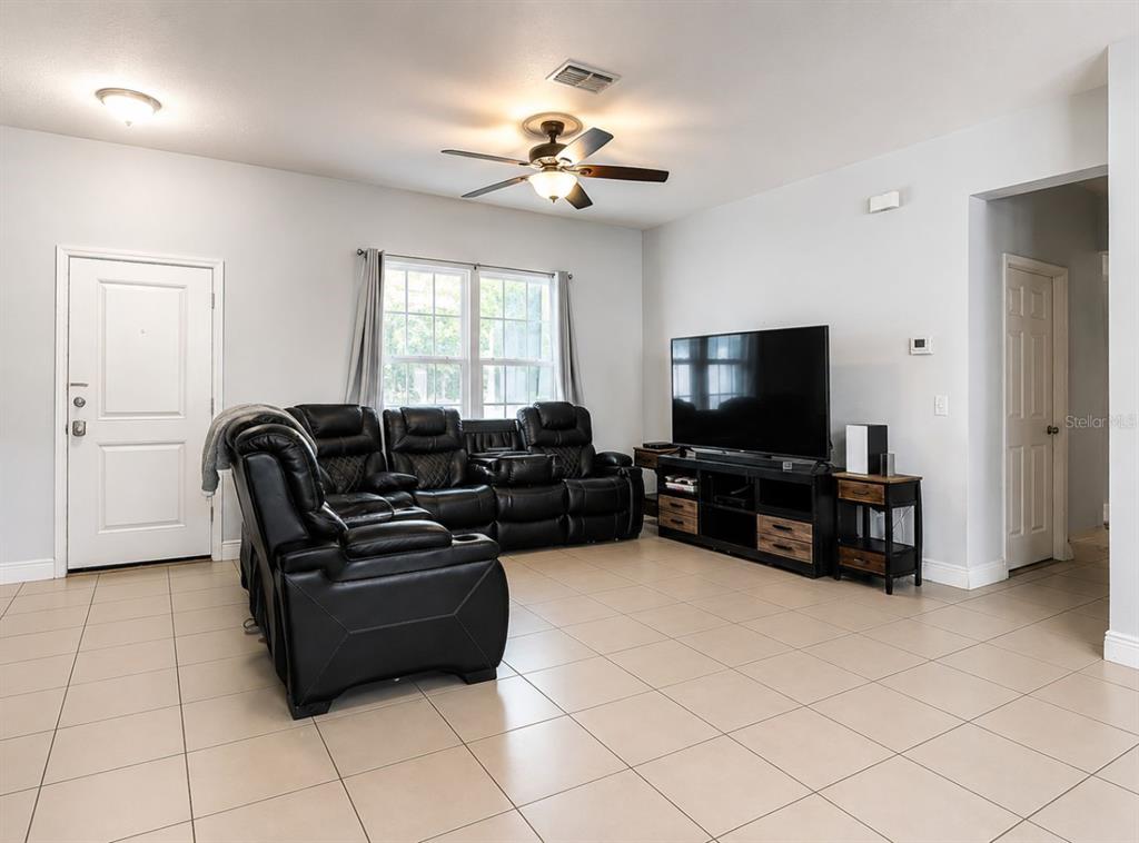 420 E EAGLE DRIVE, KISSIMMEE, FL — photo 4 of 11
