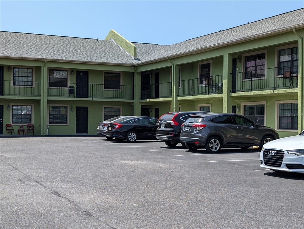 4416 N CLARK AVENUE UNIT 4