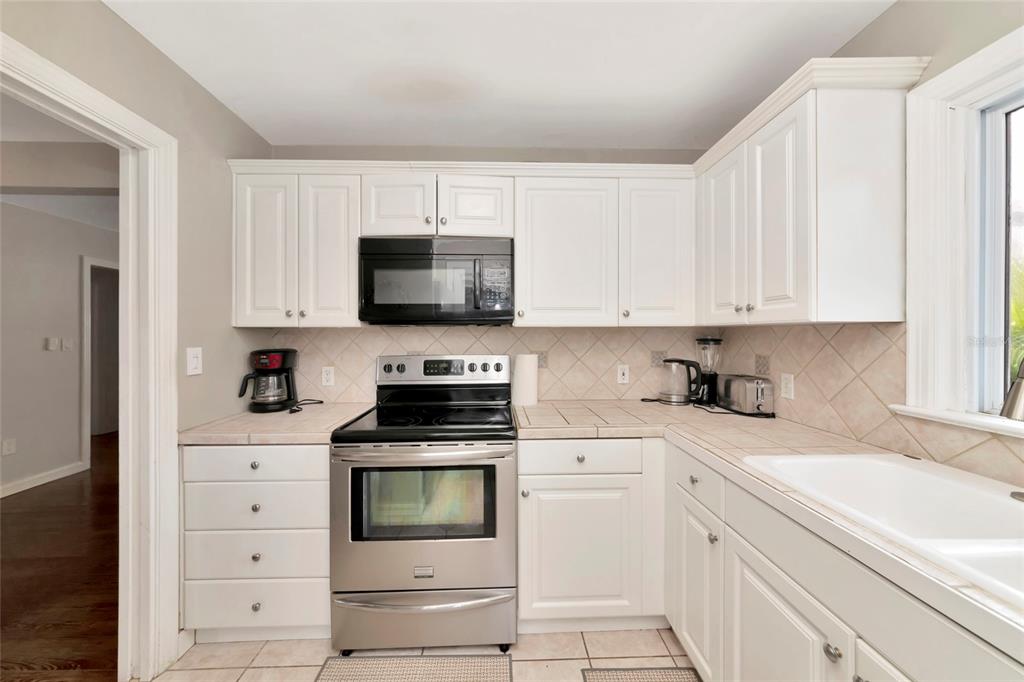 1712 SIESTA DRIVE, SARASOTA, FL — photo 4 of 21