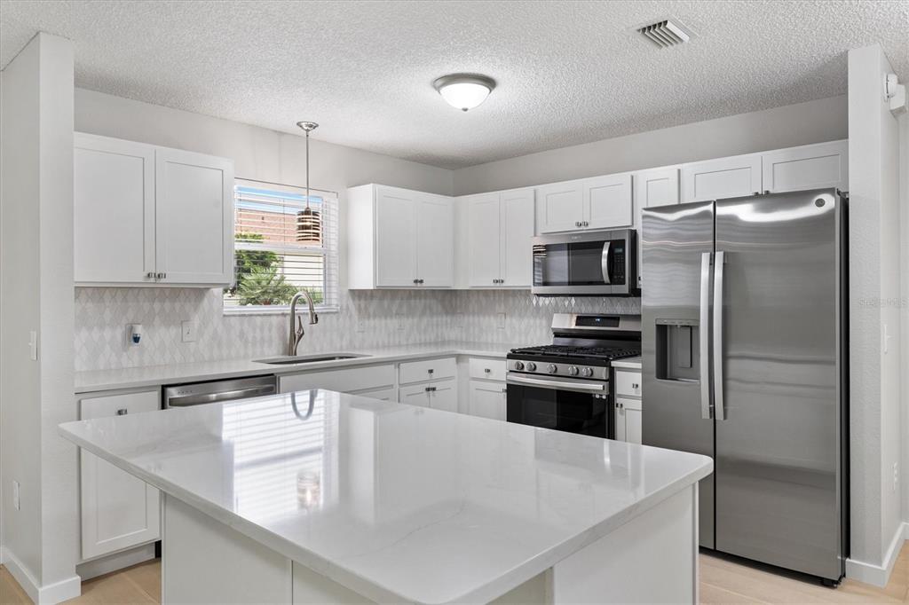 9595 SE 171ST ARGYLL STREET, THE VILLAGES, FL — photo 3 of 37