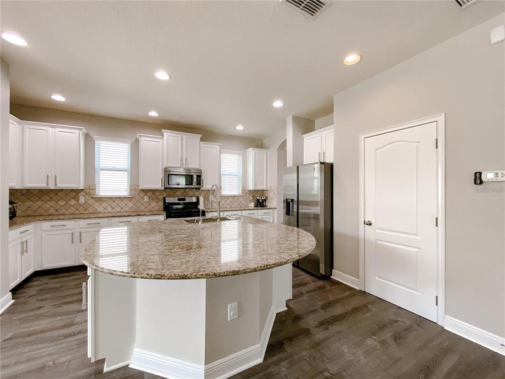 7920 HAMPTON LAKE DRIVE, TAMPA, FL — photo 5 of 25
