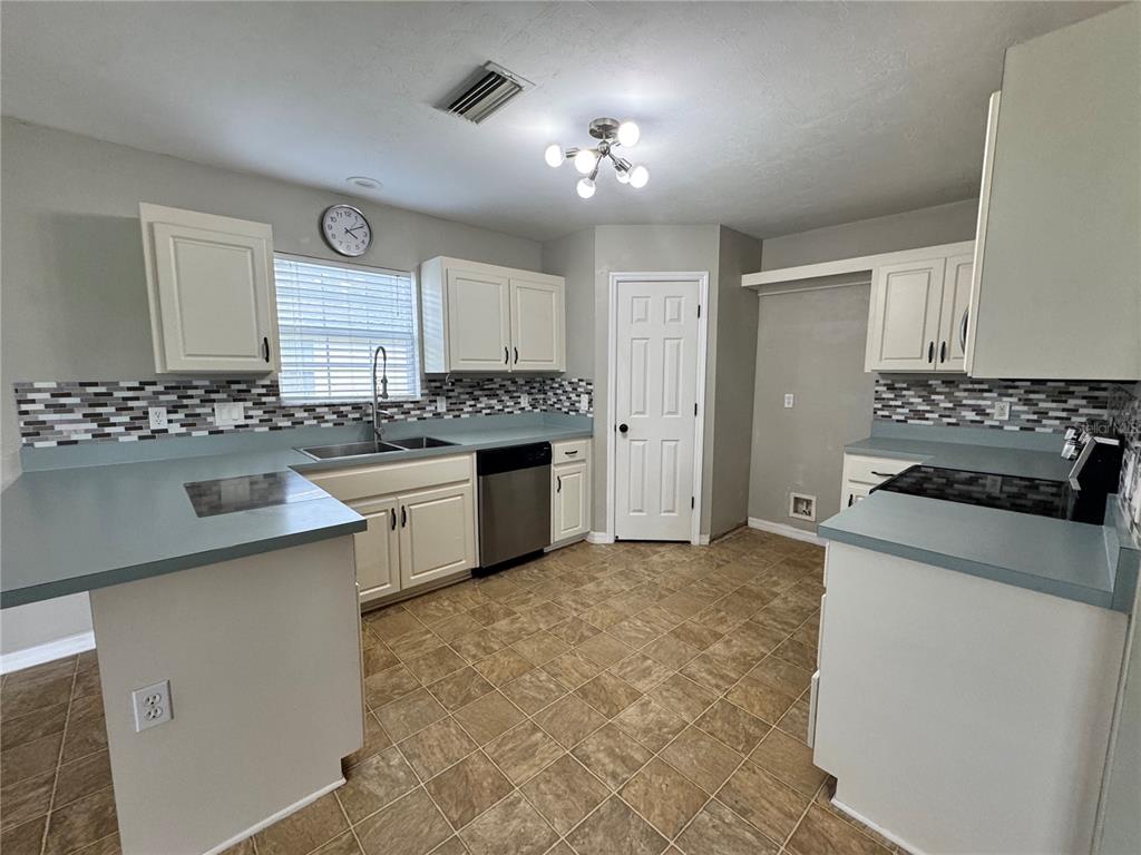 25184 NW 9TH ROAD, NEWBERRY, FL — photo 5 of 30