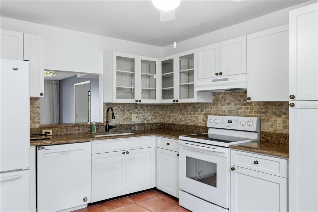 509 LAKESIDE DRIVE UNIT 509, BRADENTON, FL — photo 5 of 30