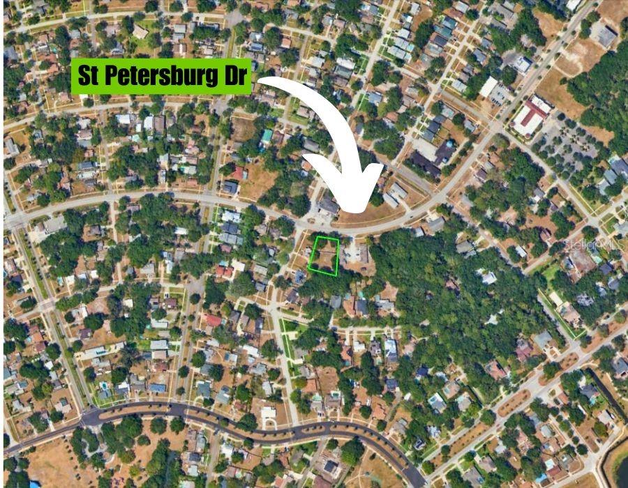 This aerial map shows a residential neighborhood with a green outline highlighting a specific property — ST PETERSBURG DRIVE, OLDSMAR, FL