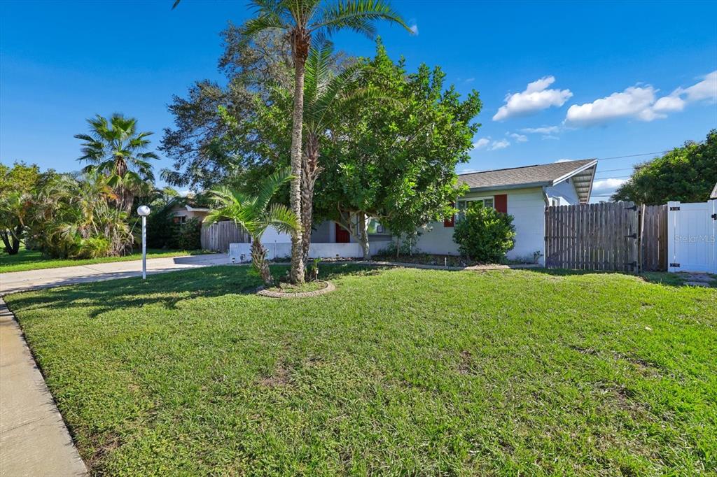 9371 110TH STREET, SEMINOLE, FL — photo 2 of 48