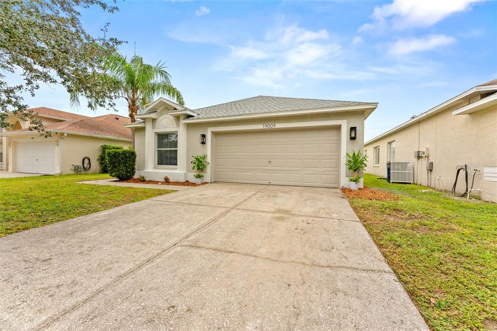 19009 FISHERMANS BEND DRIVE, LUTZ, FL — photo 2 of 30