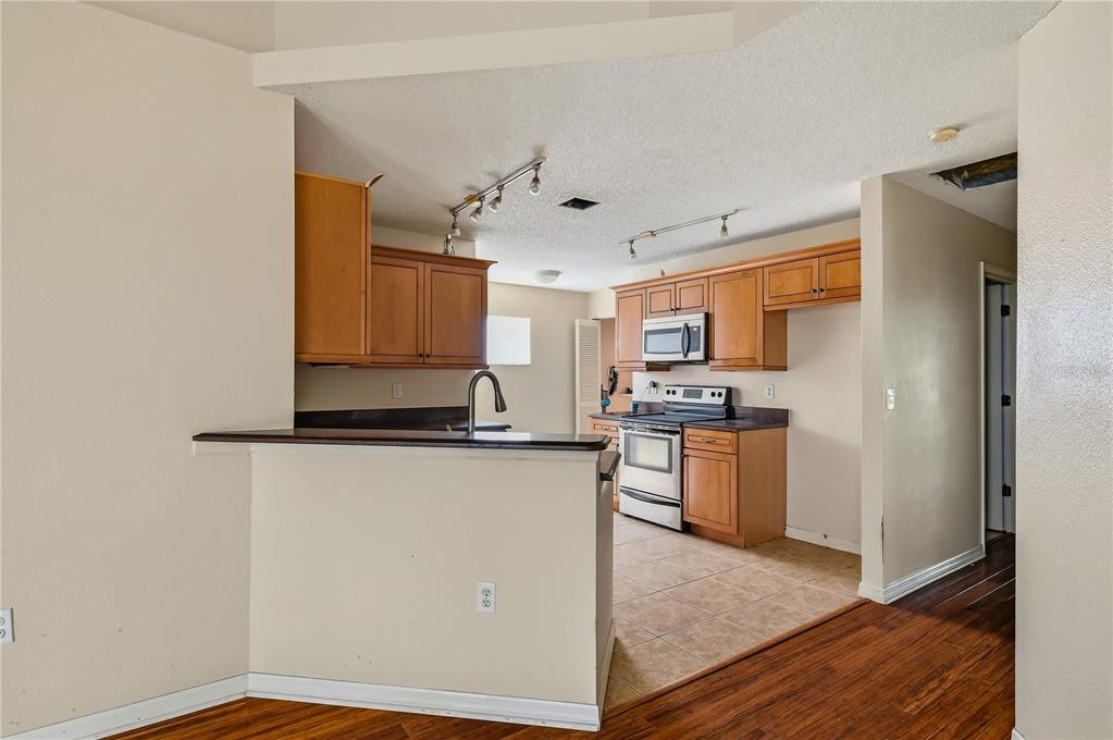 4205 SAINT CLAIR DRIVE, SARASOTA, FL — photo 5 of 28