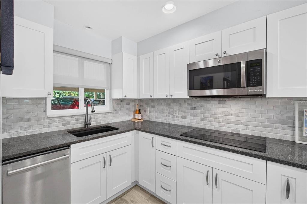 1200 N SHORE DRIVE NE UNIT 104, ST PETERSBURG, FL — photo 5 of 33