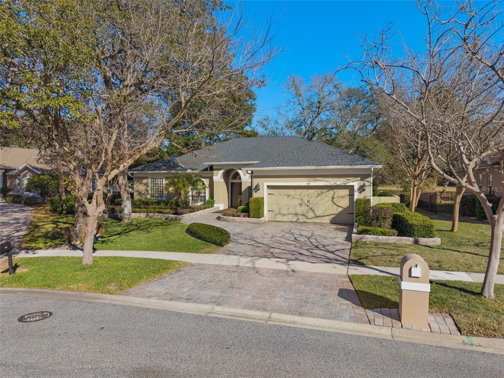 929 RIDGESIDE COURT