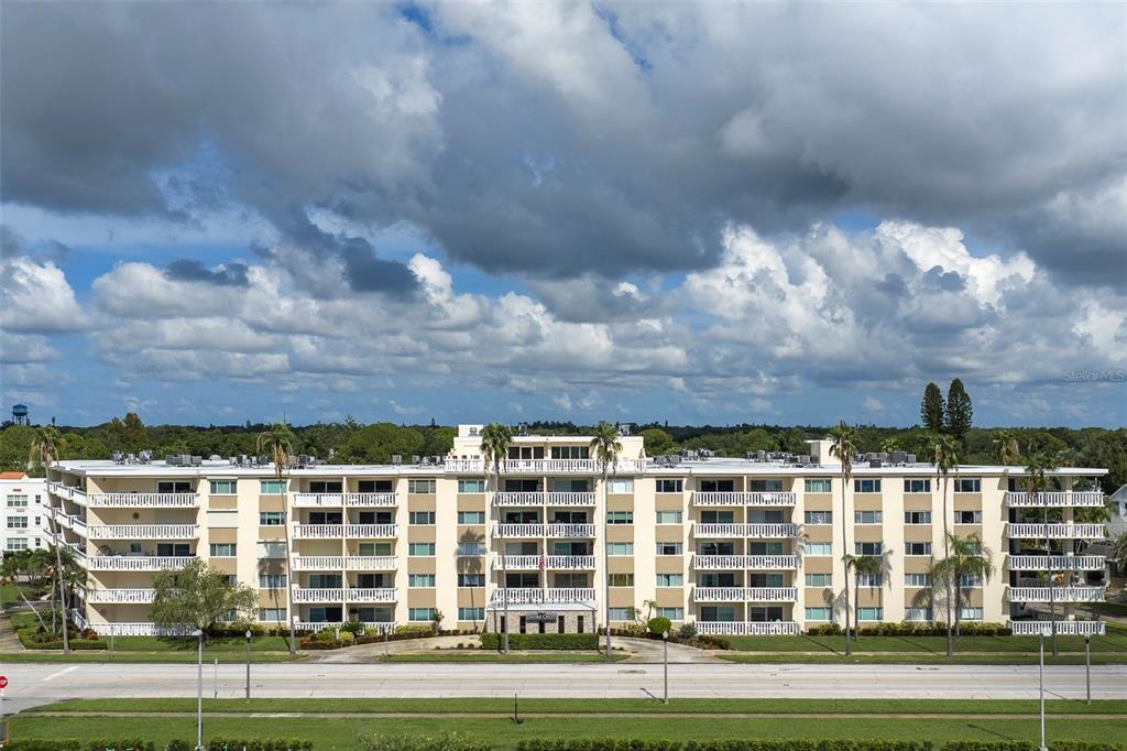 1200 N SHORE DRIVE NE UNIT 208