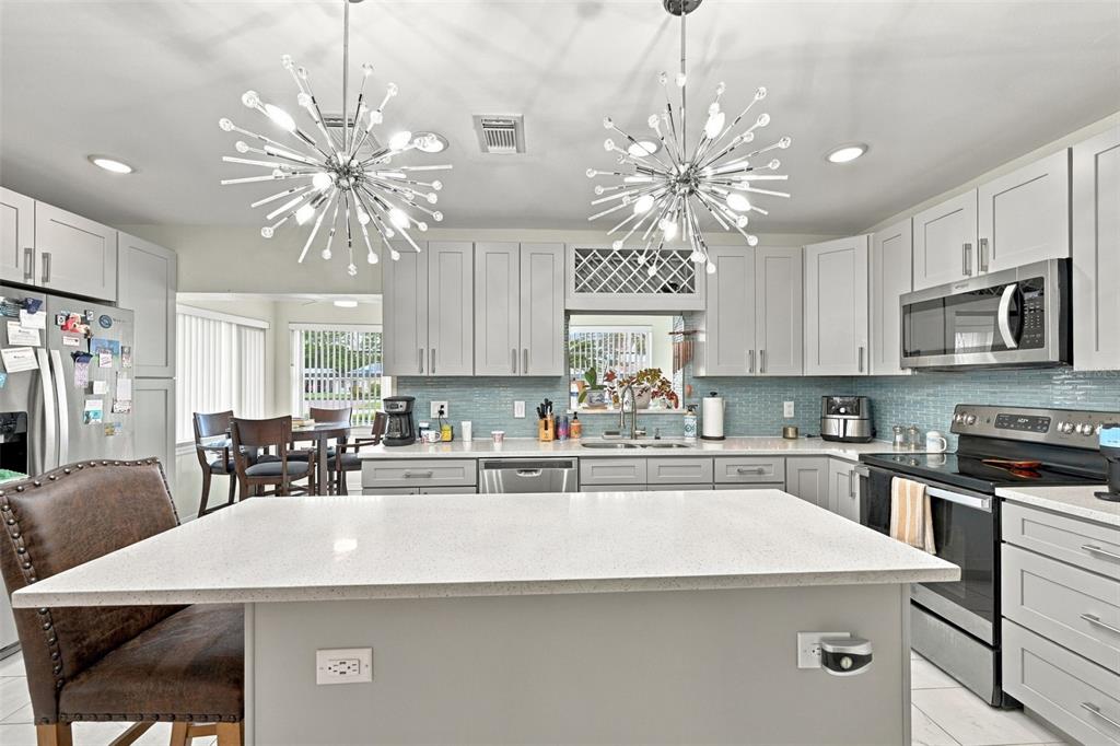 202 GLOUCESTER BOULEVARD UNIT 357, SUN CITY CENTER, FL — photo 5 of 30
