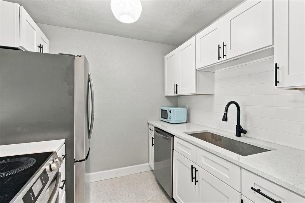 17035 GULF BOULEVARD UNIT 107, NORTH REDINGTON BEACH, FL — photo 5 of 30