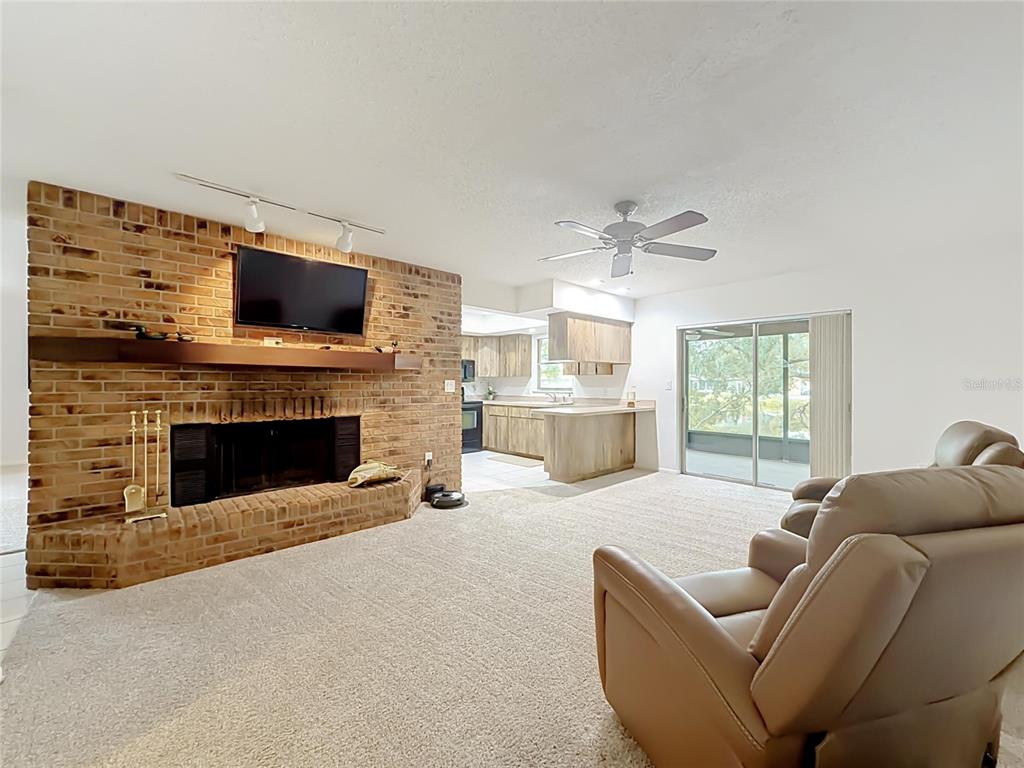 10617 SEMINOLE FOREST STREET E, SEMINOLE, FL — photo 3 of 30