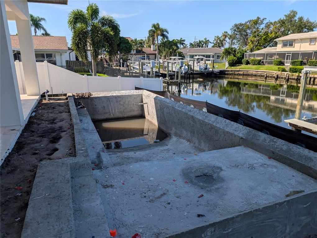 This is a floor plan for the second level of a residential home — 4086 13TH LANE NE, ST PETERSBURG, FL