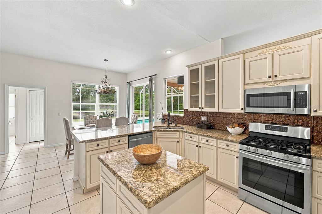 12427 BRISTOL COMMONS CIRCLE, TAMPA, FL — photo 3 of 30