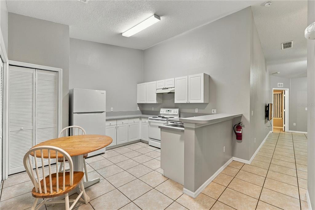 8831 GRAND PALMS CIR, APT B, KISSIMMEE, FL — photo 3 of 30
