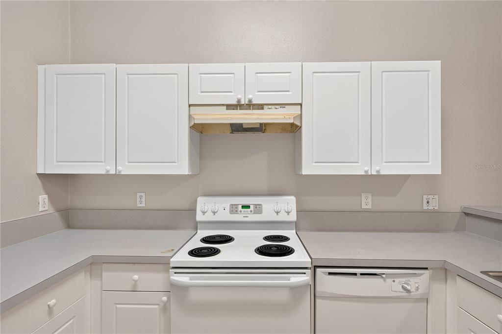 8831 GRAND PALMS CIR, APT B, KISSIMMEE, FL — photo 5 of 30