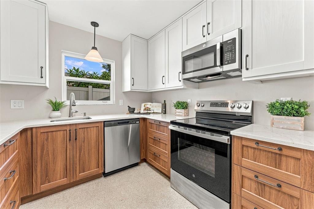 2116 W MINNEHAHA STREET, TAMPA, FL — photo 3 of 30