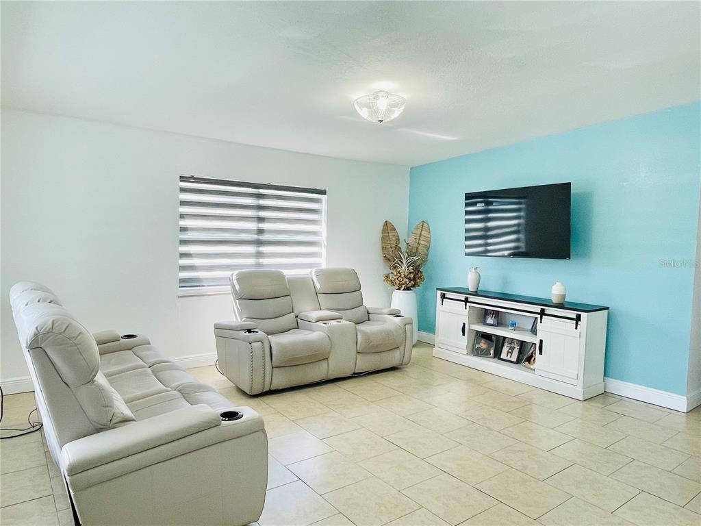 2307 W HAMILTON AVENUE, TAMPA, FL — photo 4 of 26