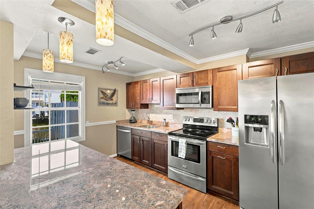 4945 COQUINA KEY DRIVE SE UNIT C, ST PETERSBURG, FL — photo 4 of 38