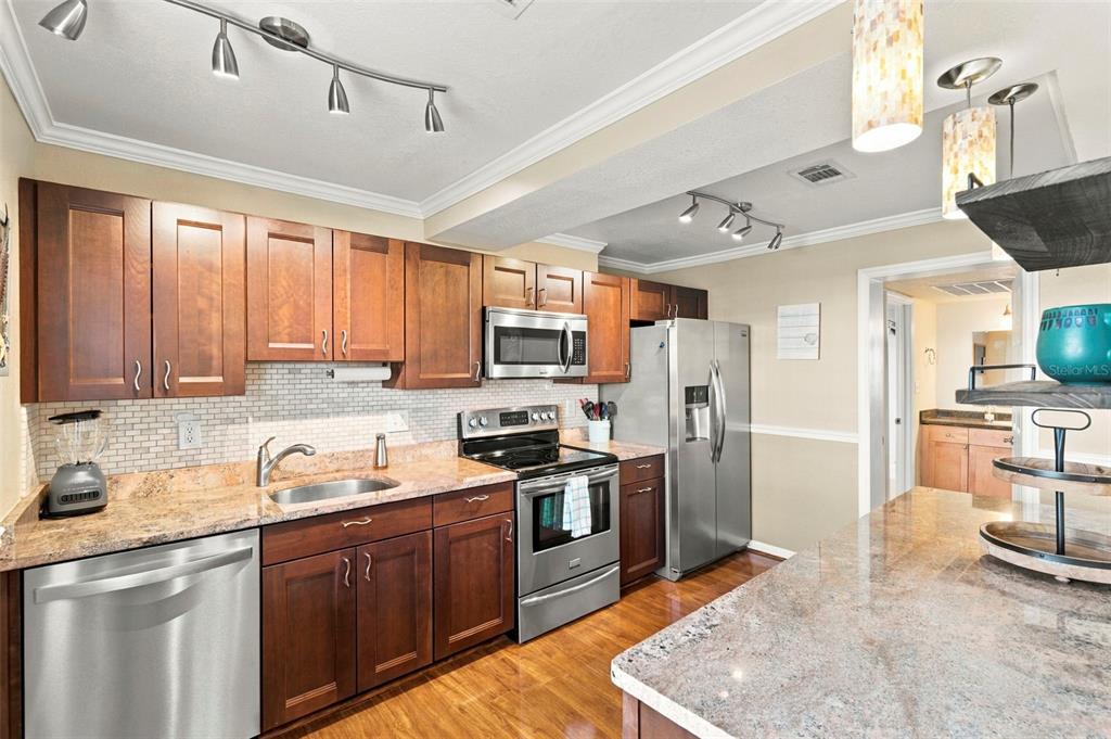 4945 COQUINA KEY DRIVE SE UNIT C, ST PETERSBURG, FL — photo 5 of 38